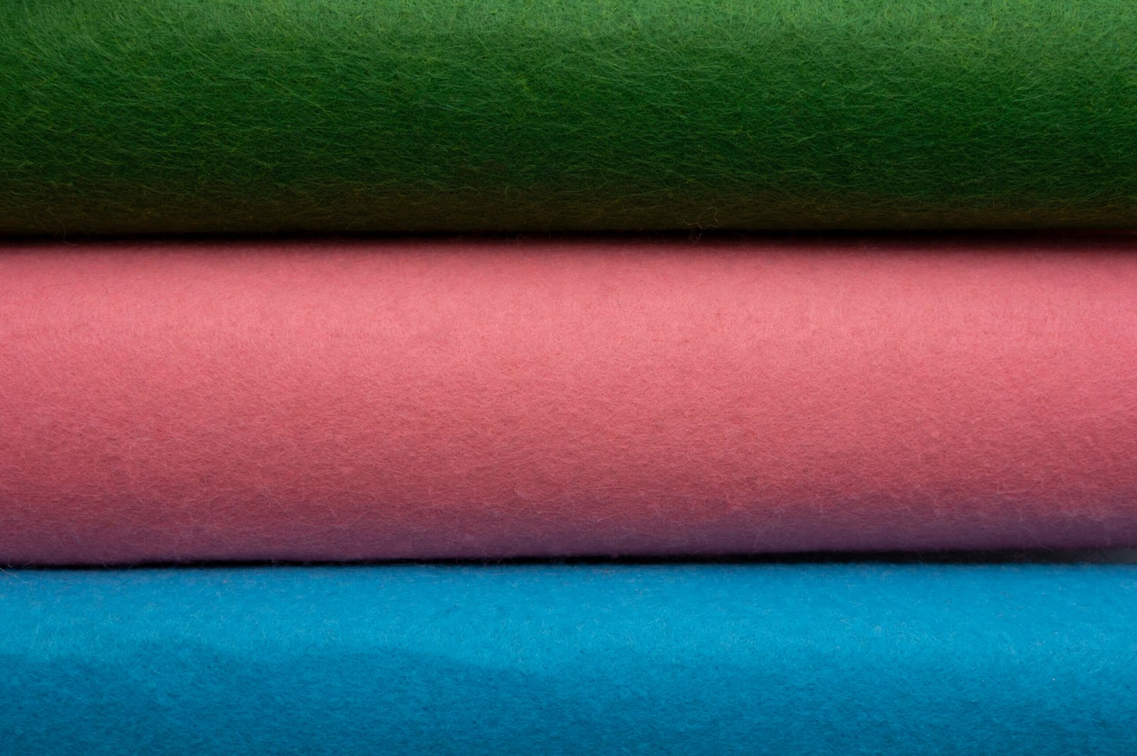 Differences Between Felt and Craft Burlap Fabric